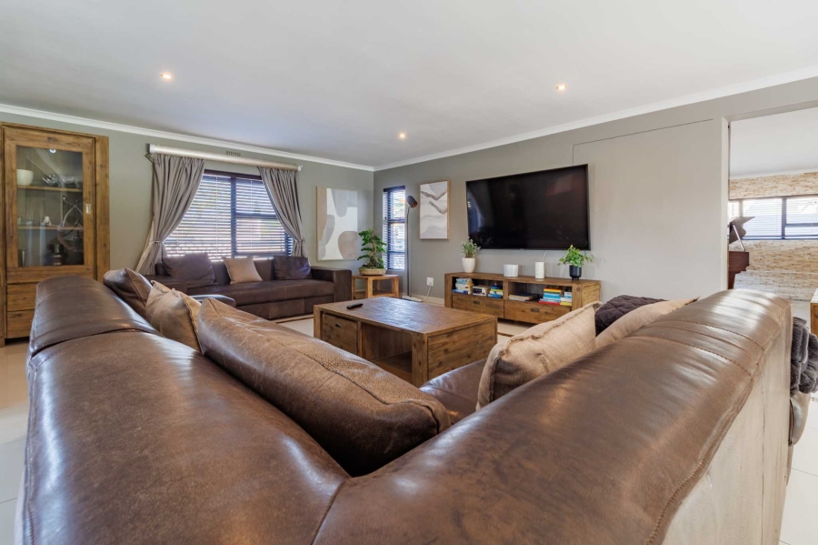4 Bedroom Property for Sale in Flamingo Vlei Western Cape